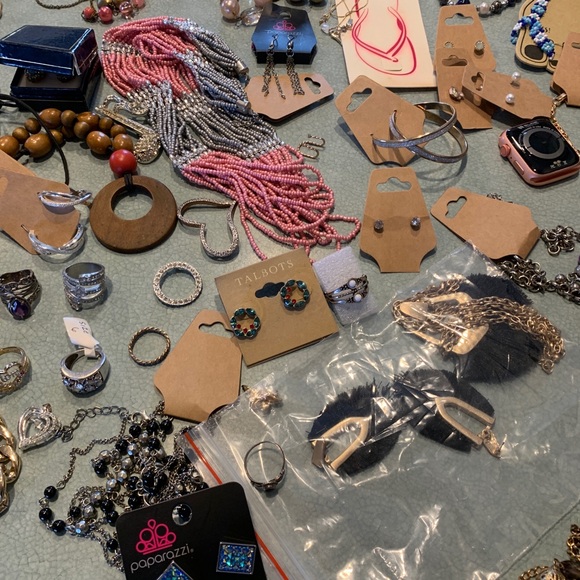 Assorted Jewelry Collection - Picture 5 of 13